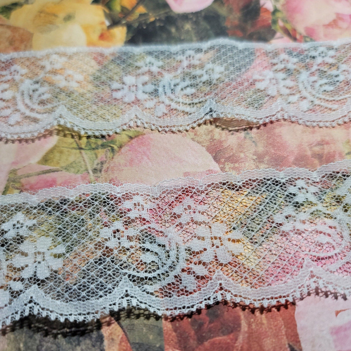 B-14 - 1 1/2" Vintage Lace - 1 Yard