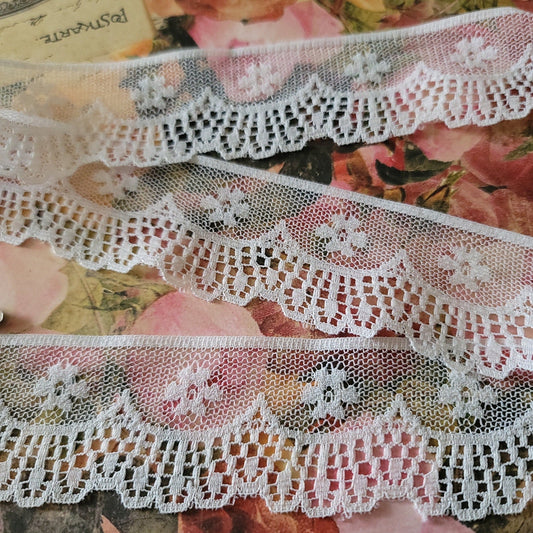 B-21 - 1 1/2" Vintage Lace - 1 Yard