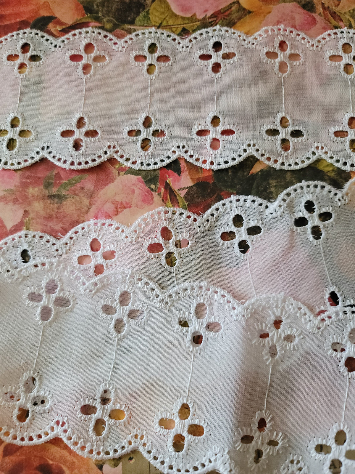 C-38 - 2 1/2" Vintage Lace - 1 Yard