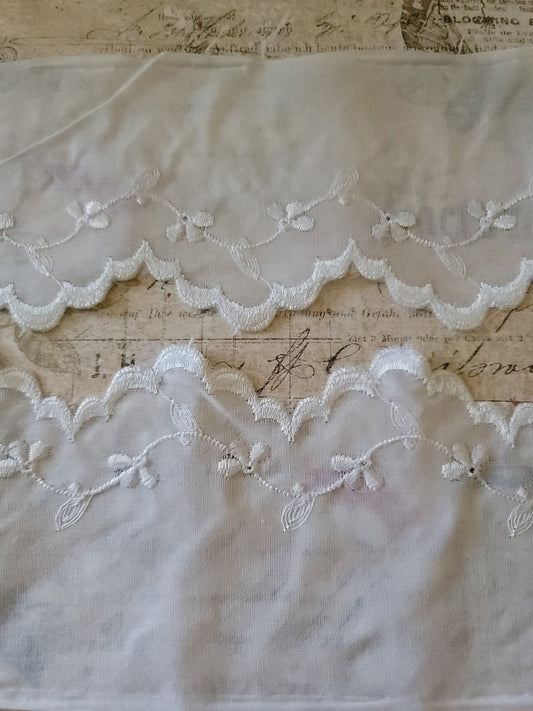 D-05 - 3 1/2" Vintage Lace - 1 Yard