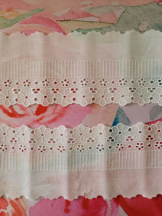 E-04 - 4" Vintage Lace - 1 Yard