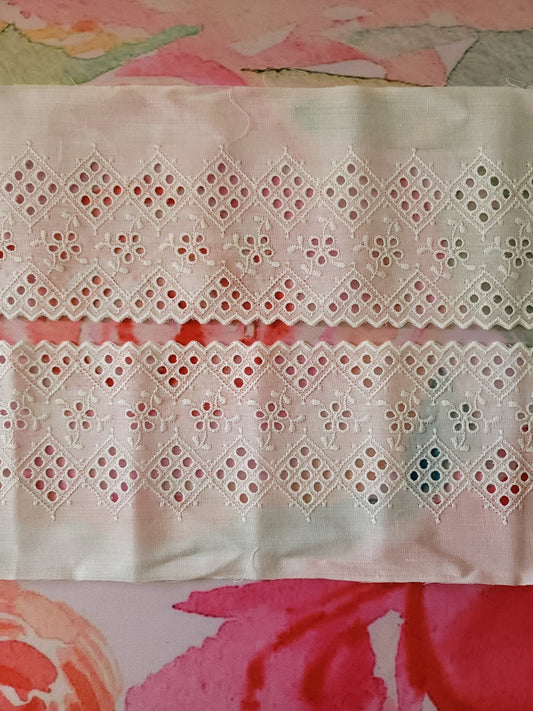E-06 - 4" Vintage Lace - 1 Yard