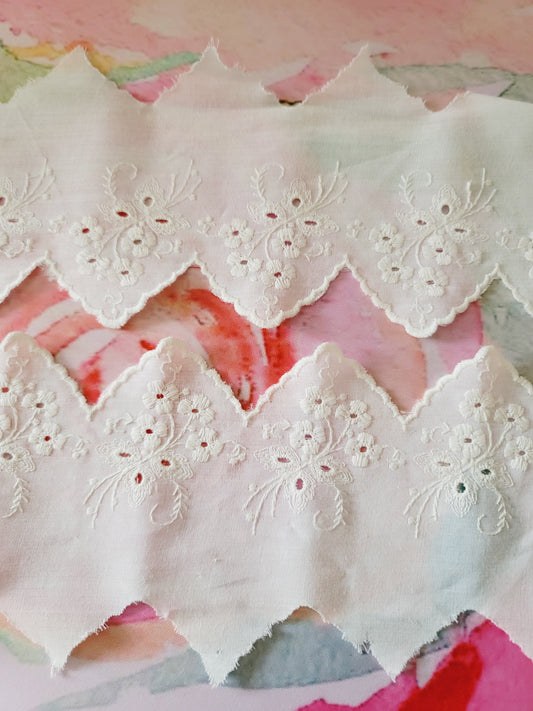 E-08 - 4" Vintage Lace - 1 Yard