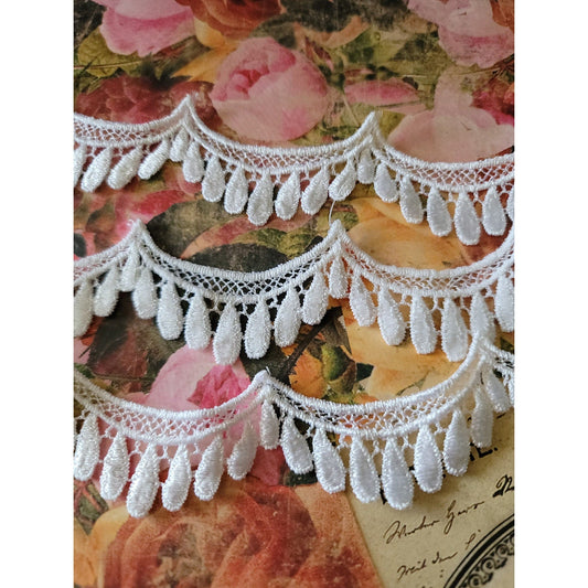 B-54 - 1 1/2" Vintage Lace - 1 Yard