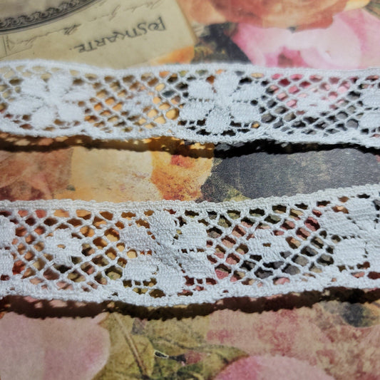 B-17 - 1" Vintage Lace - 1 Yard