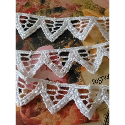 B-64 - 1 1/8" Vintage Lace - 1 Yard