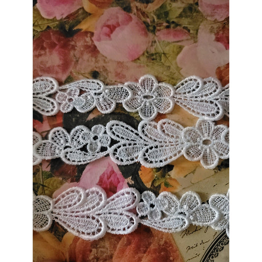 B-63 - 1 1/4" Vintage Lace - 1 Yard