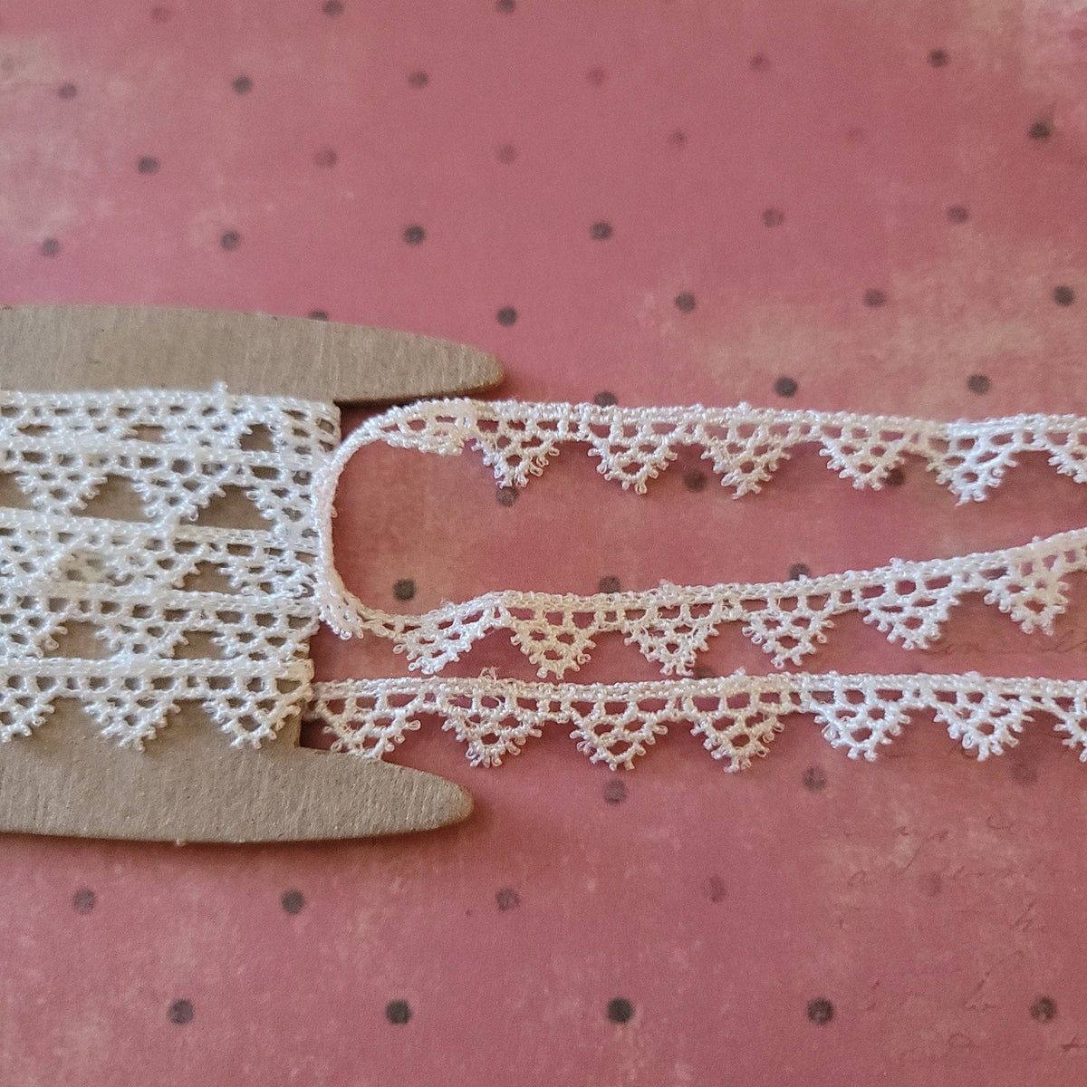 A-14 - 3/8" Vintage Lace - 1 yard