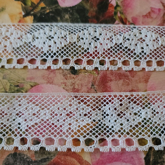 B-90 - 1 1/2" Vintage Lace - 1 Yard