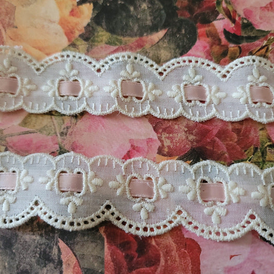 B-24 - 1 1/4" Vintage Lace - 1 Yard