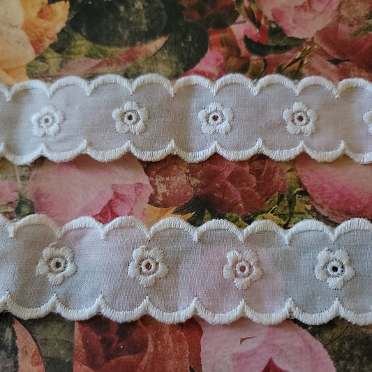 B-37 - 1 1/4" Vintage Lace - 1 Yard