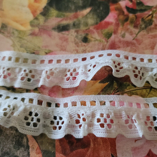 B-25 -M1" Vintage Lace - 1 Yard