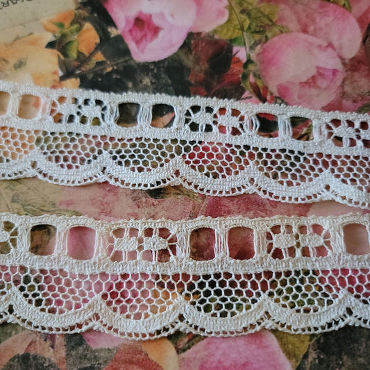 B-91 - 1 1/2" Vintage Lace - 1 Yard